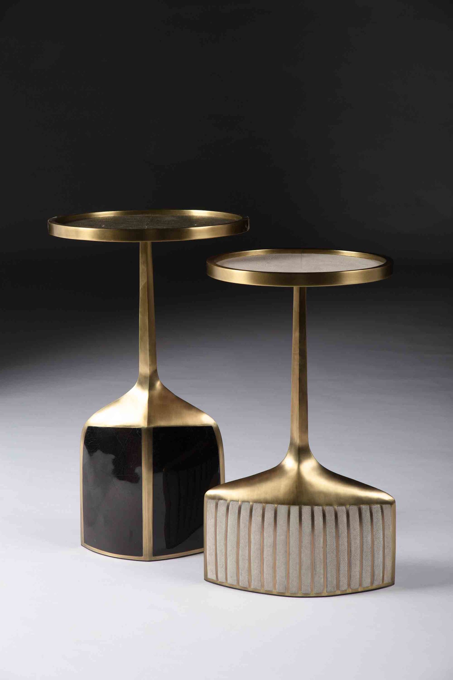 R&Y AugoustiSet of 2 Pedestal Side Tables2件边几